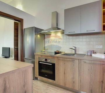 Istra, villa s bazenom u pregrađu Pule - cover