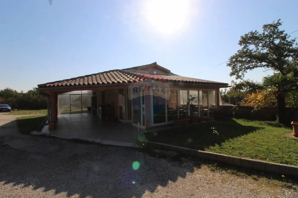 ISTRA, MARČANA - kuća na velikoj okućnici - cover