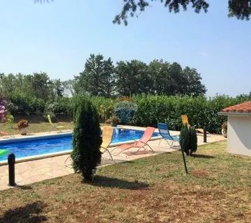 Istra, Sveti Petar u Šumi - kuća sa dva stana na velikoj okućnici - cover