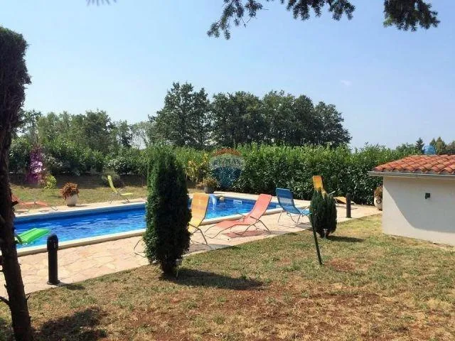 Istra, Sveti Petar u Šumi - kuća sa dva stana na velikoj okućnici - cover