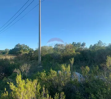 Bale, St. Meneghetti,  poljoprivredno zemljište od 36240 m2  - cover