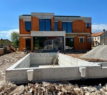 Istra, moderna vila s bazenom u manjem mjestu - cover