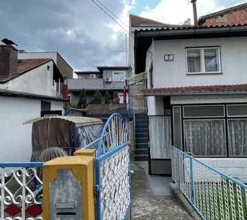 Zagreb, Trešnjevka, kuća u mirnoj ulici sa garažom - cover