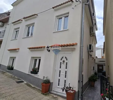 Crikvenica, Selce - kuća s dva stana  350m od mora - cover