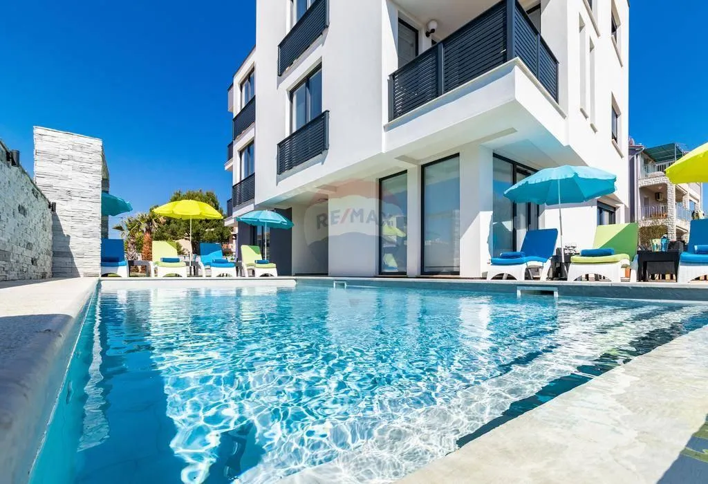 Istra, Medulin - moderna apartmanska kuća, top lokacija - cover