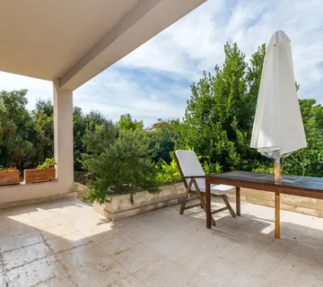 OTOK KRK-PUNAT kuća sa pet apartmana  prvi red do mora - cover