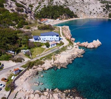 Baška - kuća 240m2, prvi red do mora, lijepo okruženje - cover