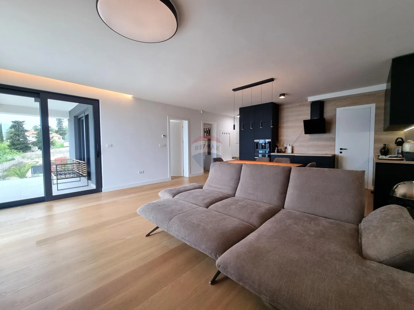 OPATIJA,COSTABELLA- NOVOGRADNJA, stan s garažom i pogledom na more, 250 m od mora - cover