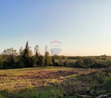 Istra, Brtonigla - Građevinsko zemljište sa blagim pogledom na more - cover