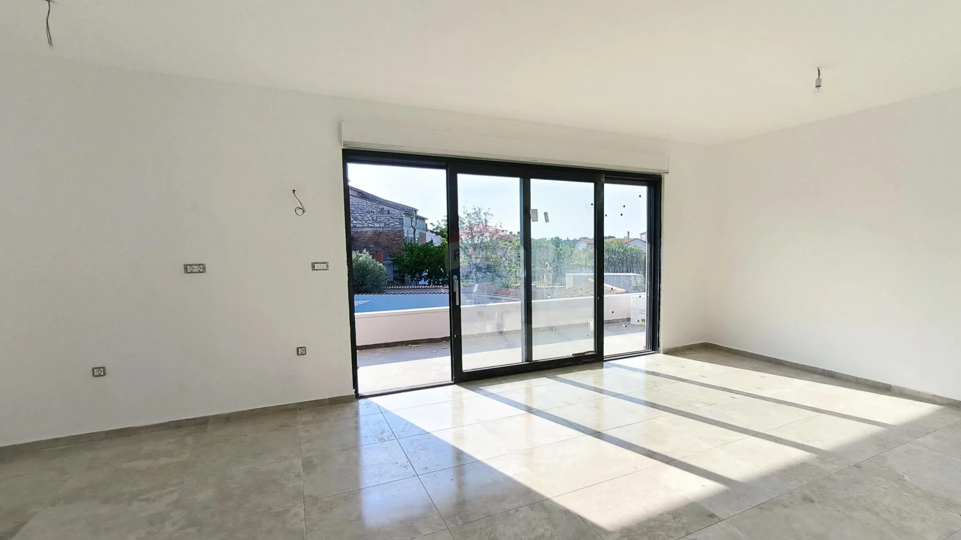 Istra, Valbandon - trosoban stan u novogradnji  - cover