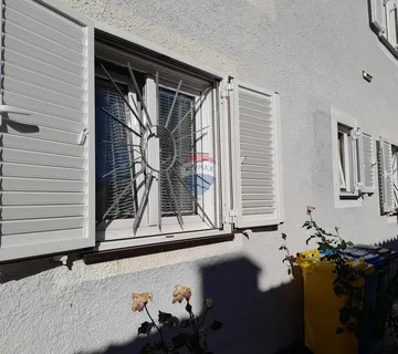 Istra,Fažana,kuća sa dva stana 400 m do plaže! - cover