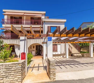 OTOK KRK,PINEZIĆI  samostojeća kuća  - cover