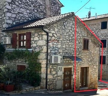 Istra,Brtonigla--Kamena kućica u centru s dvorištem - cover