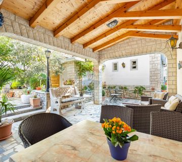 Selce, prekrasna villa od 600 m2 sa okućnicom od 720 m2 - cover