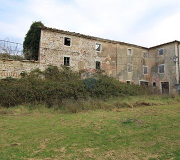 Istra, Vižinada-Kompleks starih kamenih kuća s pogledom na more - cover