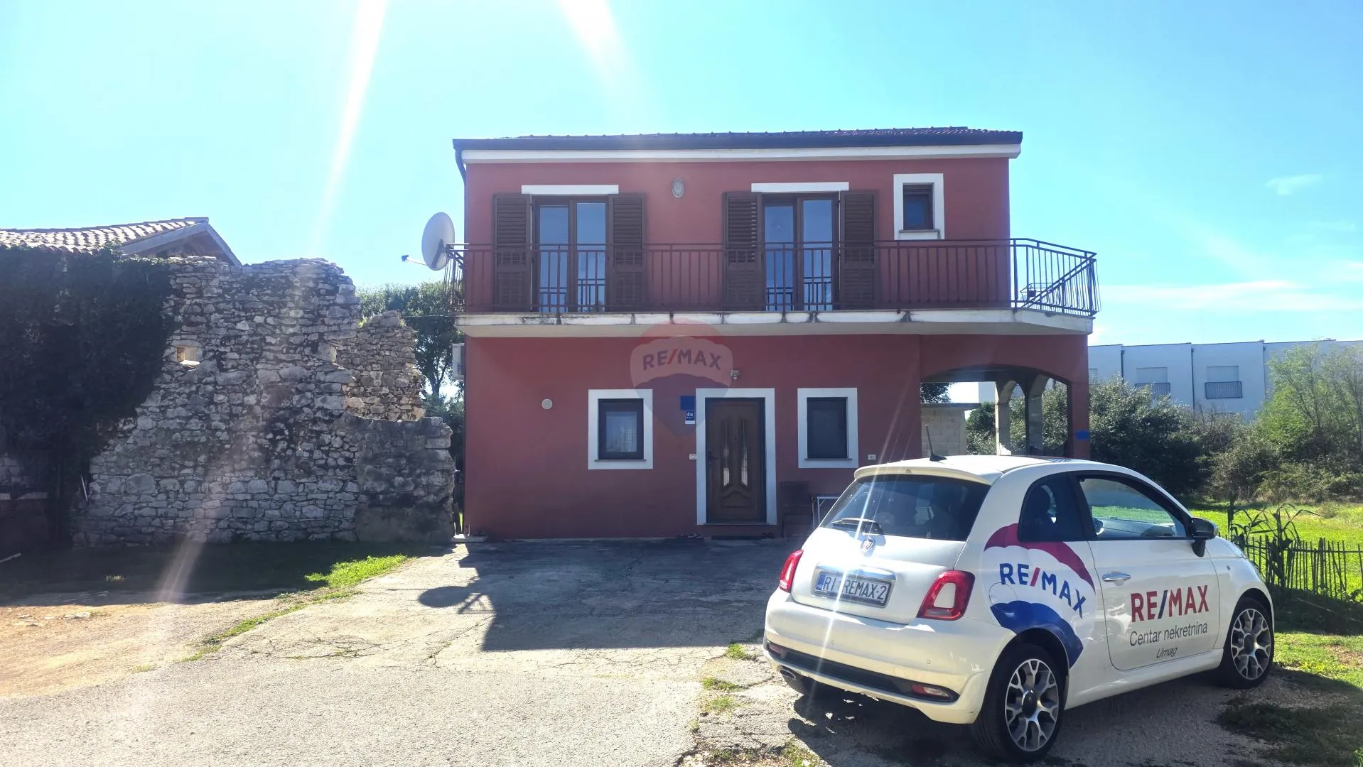 Istra,Umag-Dvije kuće s dozvolom za gradnju 6 stanova - cover