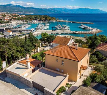 Novi Vinodolski, kuća 150 metara od mora - cover