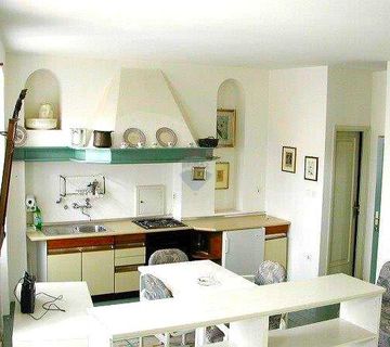 Rovinj centar, cijela zgrada 280 m2 sa uhodanim ugostiteljskim objektom - cover