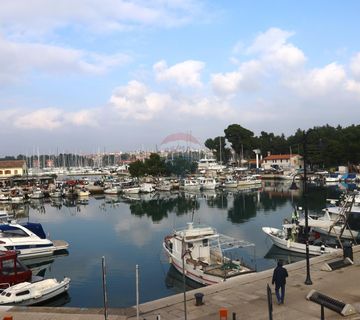 Novigrad centar, stan 73 m2 prvi red do mora - cover