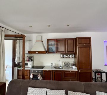 Otok Krk, Malinska, Predivan stan od 70m2 s okućnicom 100m2 - cover