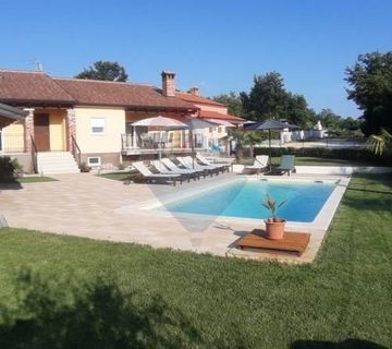Višnjan okolica: Kuća s bazenom i velikom okućnicom od 1.500 m2 - cover