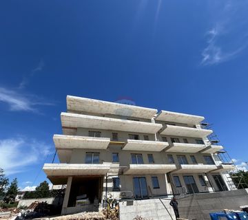 Poreč, okolica- stan 800 metara od mora u novogradnji - cover