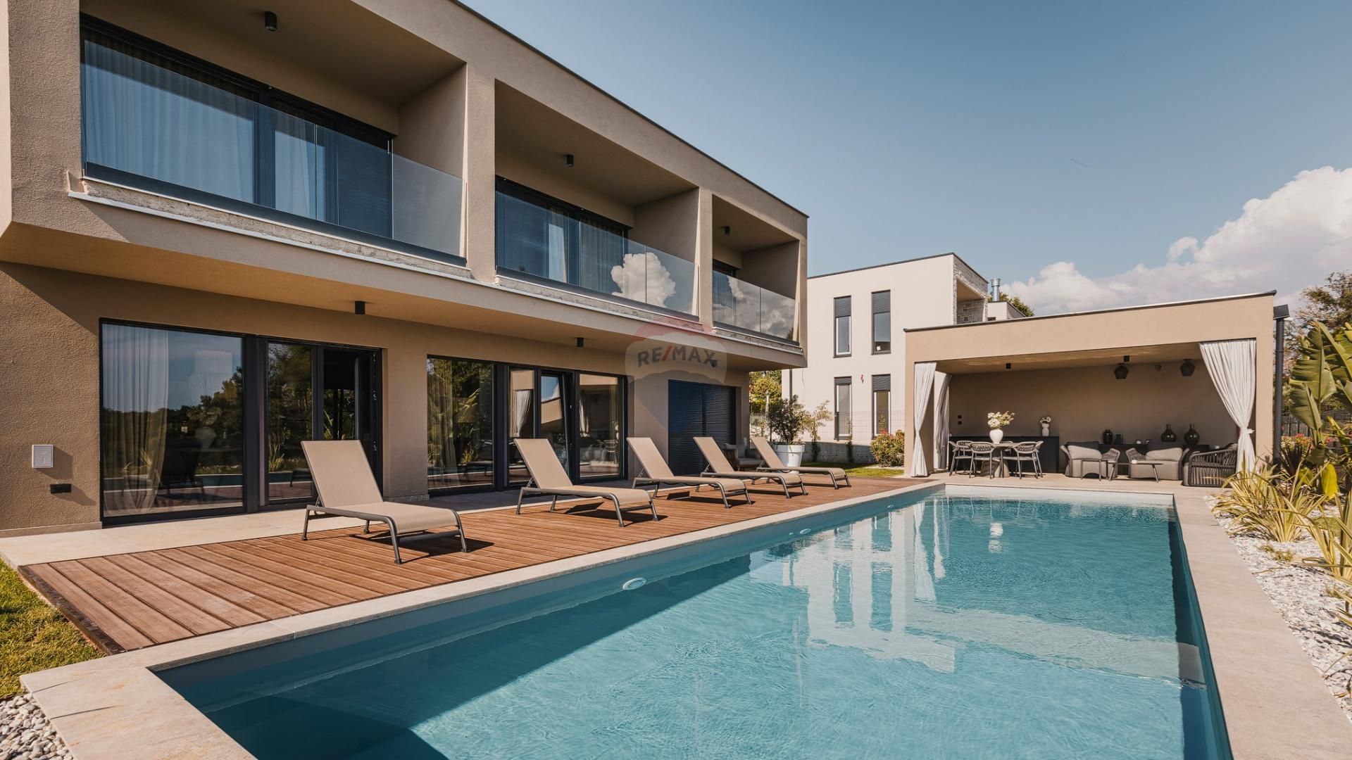 Istra, okolica Poreča, luksuzna vila s bazenom u blizini mora - cover