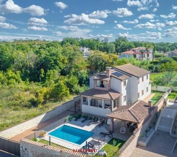 Lijepa obiteljska kuća s bazenom i više stanova u blizini Poreča - cover