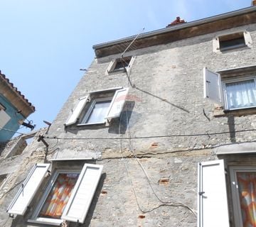 Istra, Vodnjan, kuća u nizu kod centra,za uređenje - cover