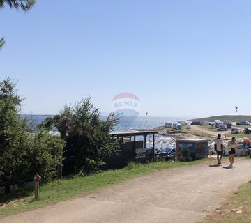 Premantura, zemljište turističke namjene udaljeno 70 m od mora - cover