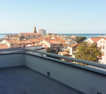 Istra, Umag centar - novi penthouse apartman, terasa, pogled na more - cover
