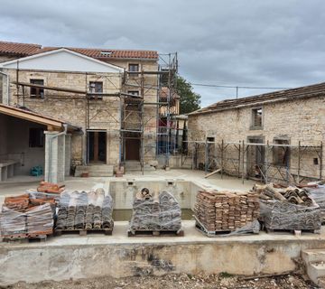 Istra, Žminj okolica - djelomično adaptirana kuća sa dvorištem - cover