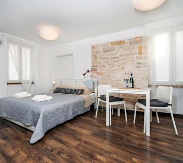 Istra,Rovinj,2 studija u centru,40m2,mirna ulica,blizu mora - cover