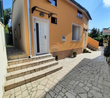 Istra, Pješčana uvala, - kuća s tri apartmana - cover