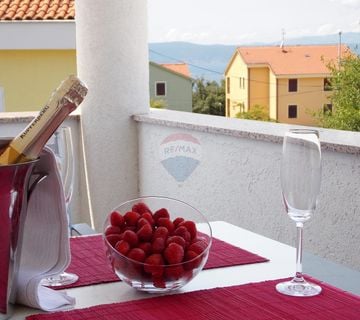 OTOK KRK,MALINSKA-kuća sa šest apartmana na 2000 metara do mora i plaže - cover