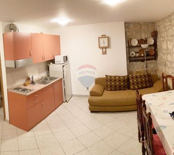 VRSAR, centar- kuća s 4 apartmana - cover