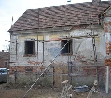 VISOKA PRIZEMNICA 136 m2, starina spremna za adaptaciju - cover