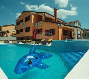 Istra, villa s bazenom u pregrađu Pule - cover