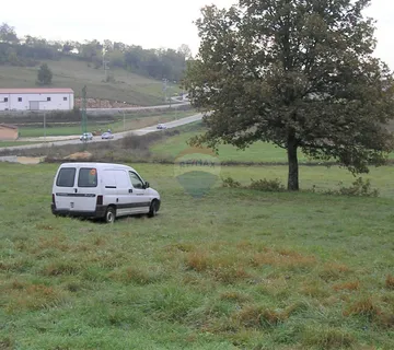 Istra , Katun - okolica Pazina, građevinsko zemljište industrijske namjene 12300m2 - cover
