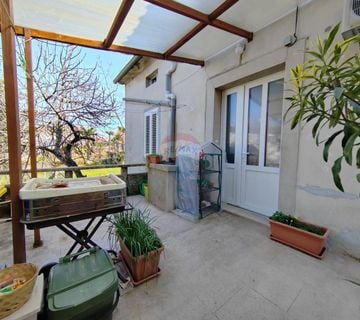 OTOK KRK,MALINSKA apartman sa vrtom na 70 metara do mora i plaže - cover