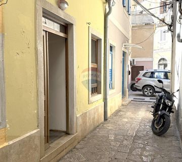 Mali Lošinj, Poslovni prostor u centru grada - cover