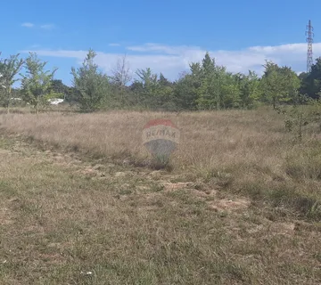 Istra, Karojba okolica - lijepa ravna građevinska parcela - cover