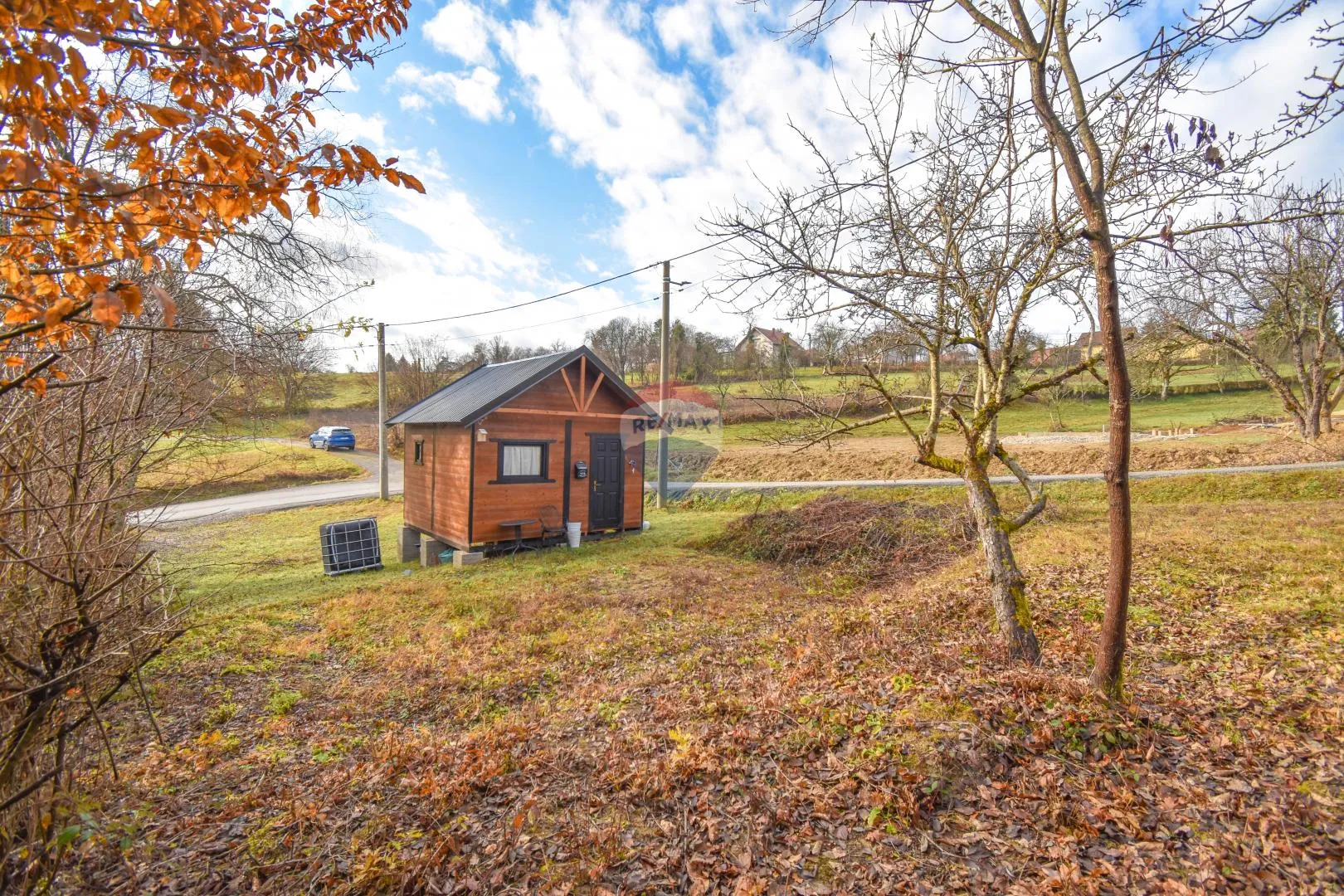 Velika Jamnička, građevinsko zemljište s montažnom kućicom - cover