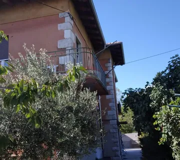 Rijeka, Kozala, stan 55 m2 - useljiv, ali za adaptaciju - cover