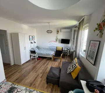 Zagreb, Siget – garsonjera 25 m2 s prekrasnim pogledom - cover