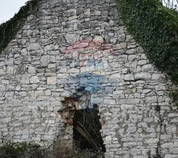 Tar, Stancija u blizini Tara, Kompleks ruševnih kuća i poljoprivrednog zemljišta, idealno za izgradnju velikog imanja na osami. - cover