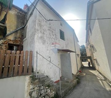 Otok Krk,Malinska okolica - stara autohtona kuća s dvije spavaće sobe,pogled - cover