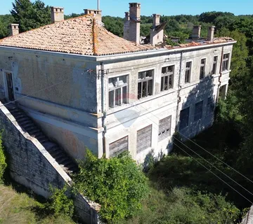 Istra, Kujići – Povijesna zgrada s velikim investicijskim potencijalom - cover