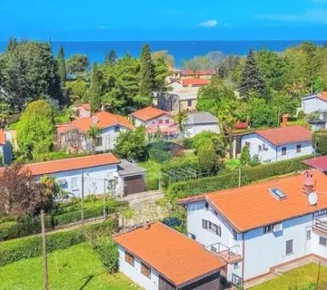 Istra, Umag - samostojeća kuća s 3 stana, 200 m od mora - cover