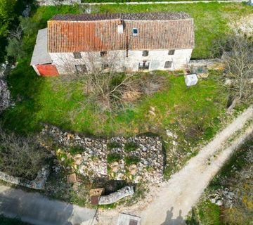 Rovinj-5km,stara kamena kuća na 830m2 građevinskog zemljišta M1 - cover